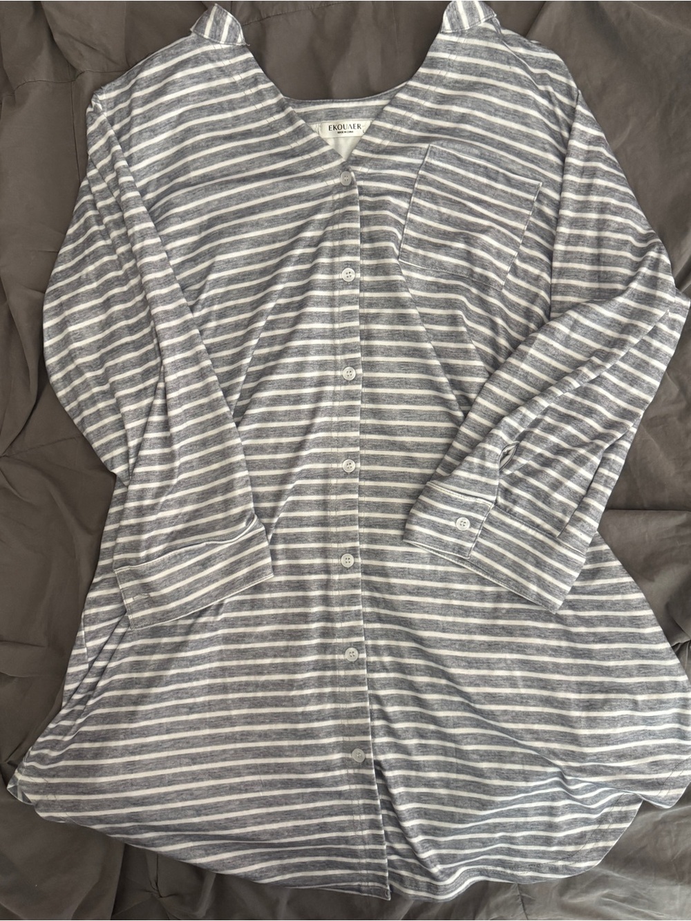 Ekouaer: Womens Large White & Grey stripped Nightgown. 🩶🤍